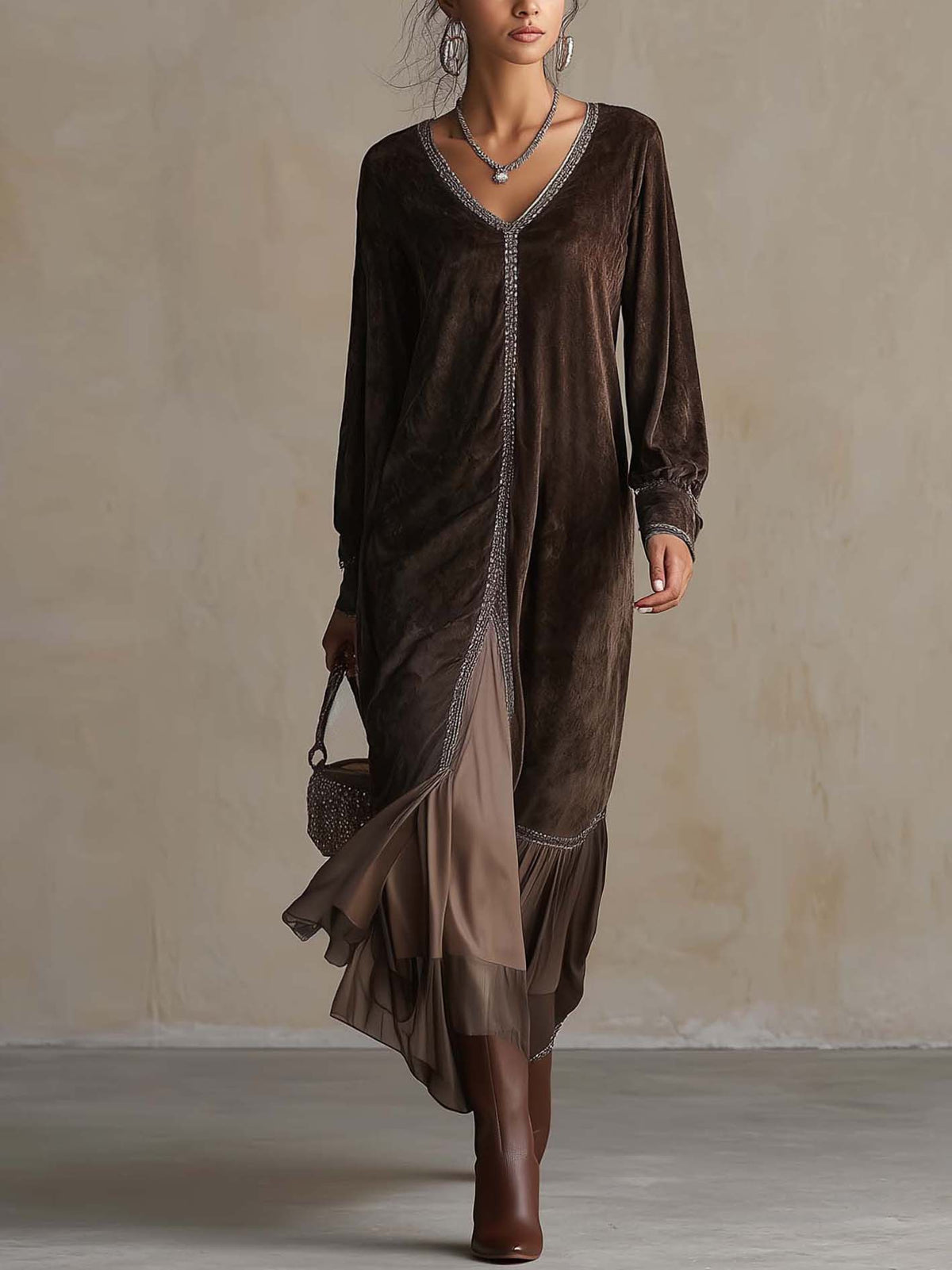Teresa | Vestito midi ampio in camoscio sintetico con scollo a V e dettaglio di bordo