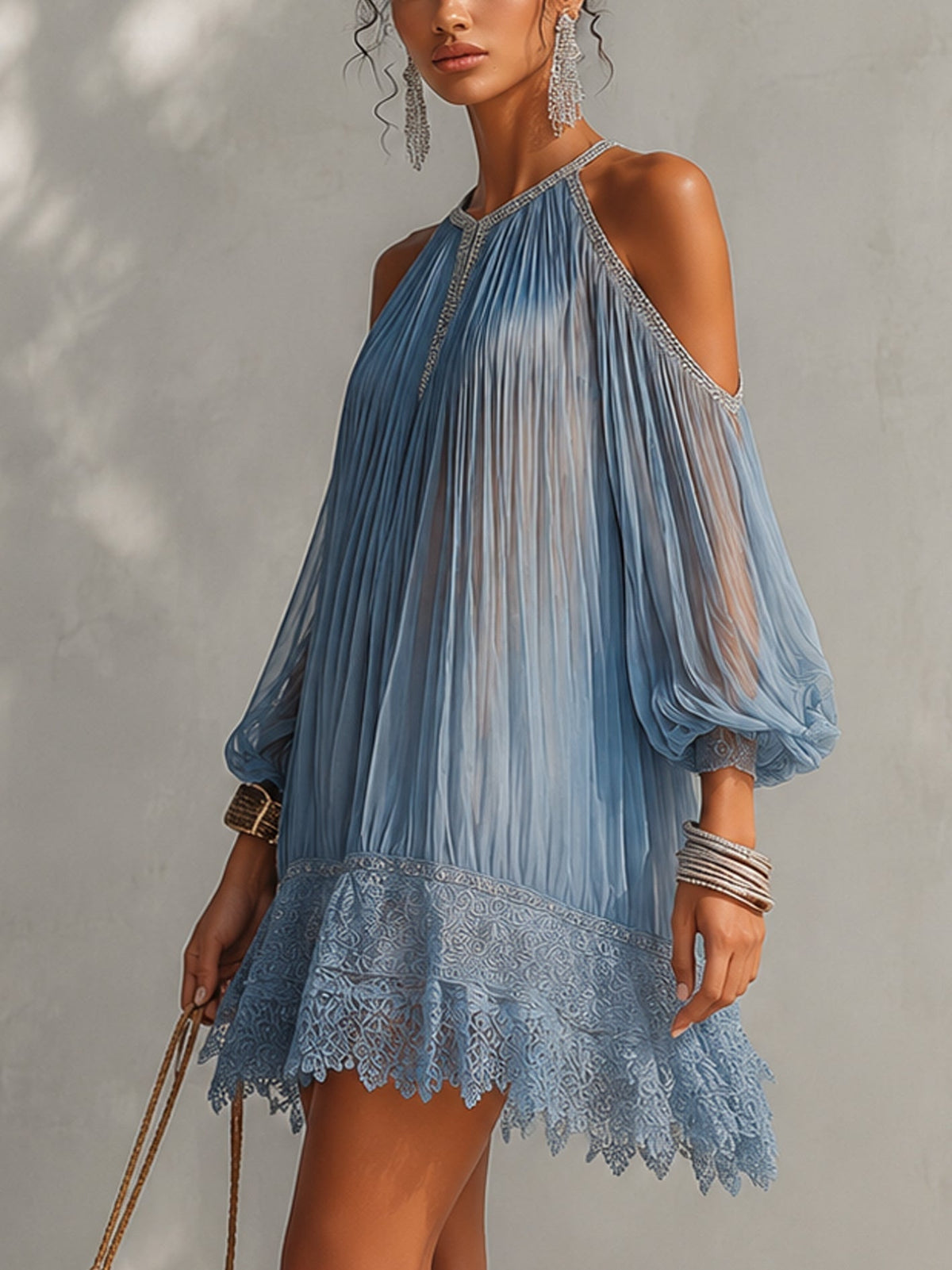 Séraphine | Abito Mini Blu con Spalle Scoperte Arricciato e Orlo in Pizzo
