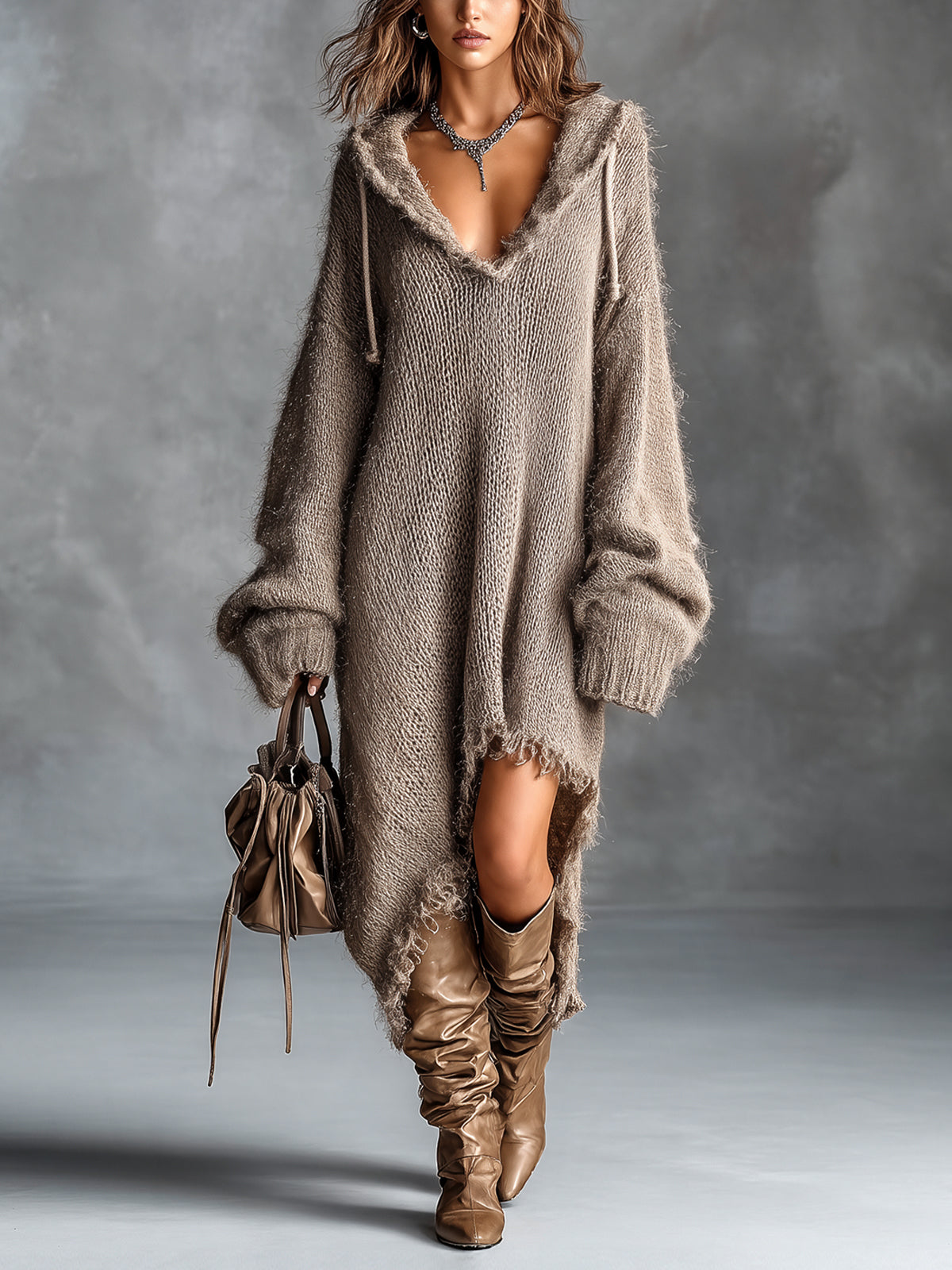 Vestito midi in maglia felpata con cappuccio