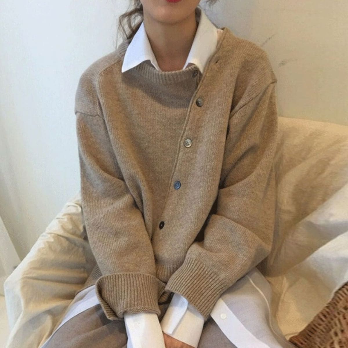 Cardigan da Donna Luna in Maglia Morbida con Bottoni Asimmetrici, Vestibilità Relaxed, Stile Casual per Tutte le Stagioni