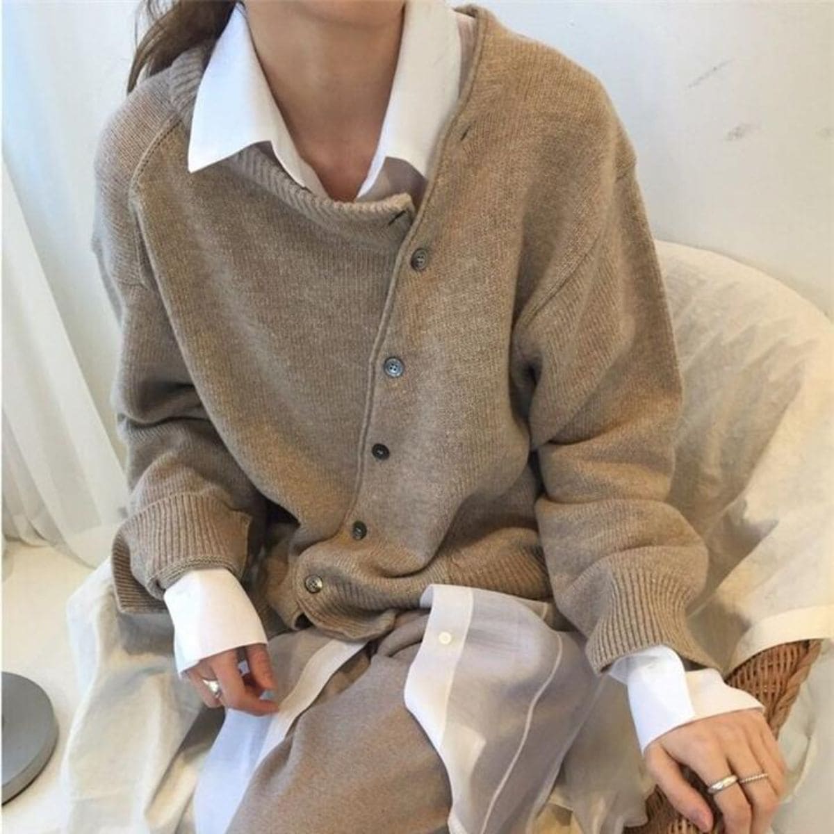Cardigan da Donna Luna in Maglia Morbida con Bottoni Asimmetrici, Vestibilità Relaxed, Stile Casual per Tutte le Stagioni