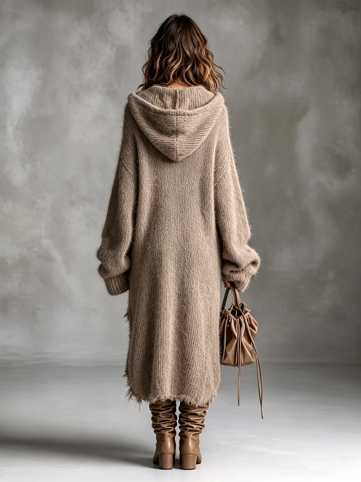 Vestito midi in maglia felpata con cappuccio