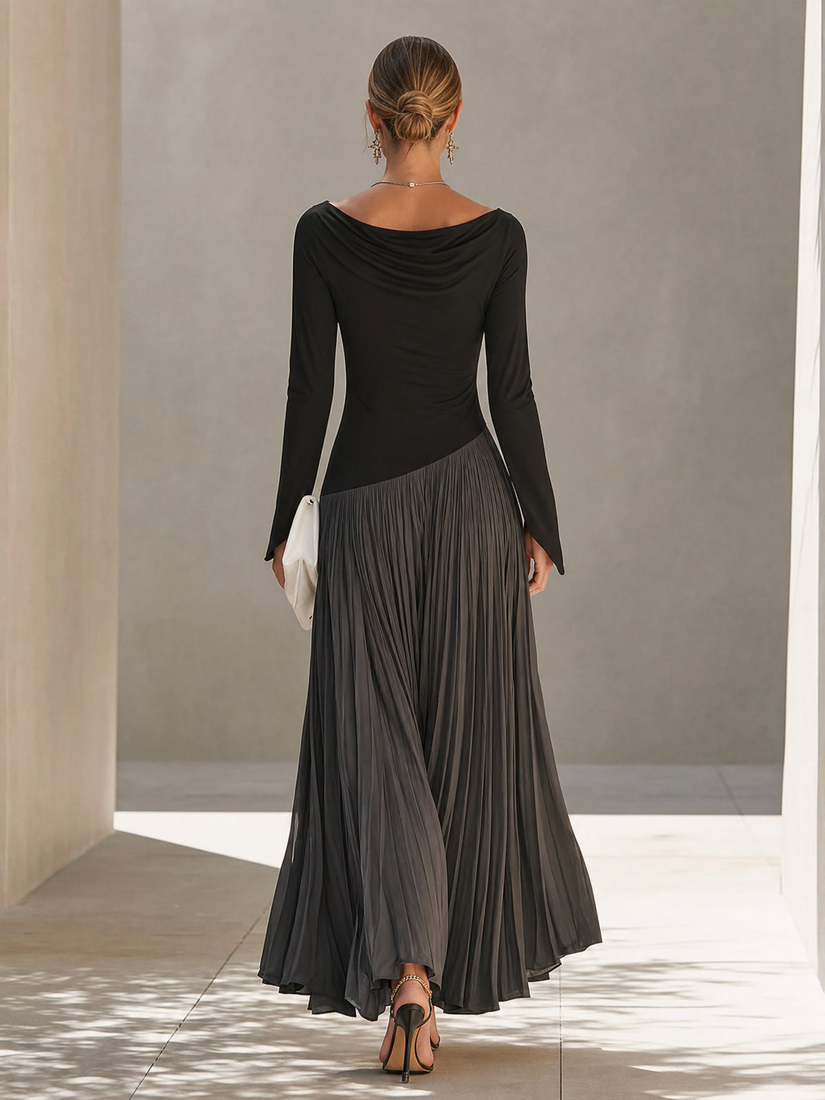 Marina | Vestito Maxi Plissettato con Collo Drappeggiato Bicolore Nero e Grigio