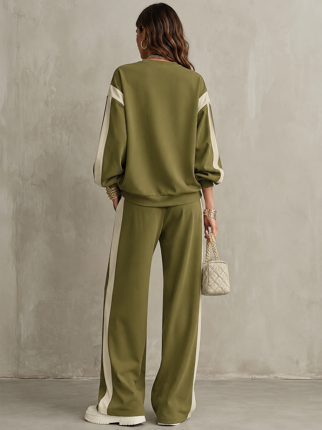 Sonia | Completo Casual in Felpa Verde Oliva con Collo Rotondo e Pantaloni Larghi con Coulisse