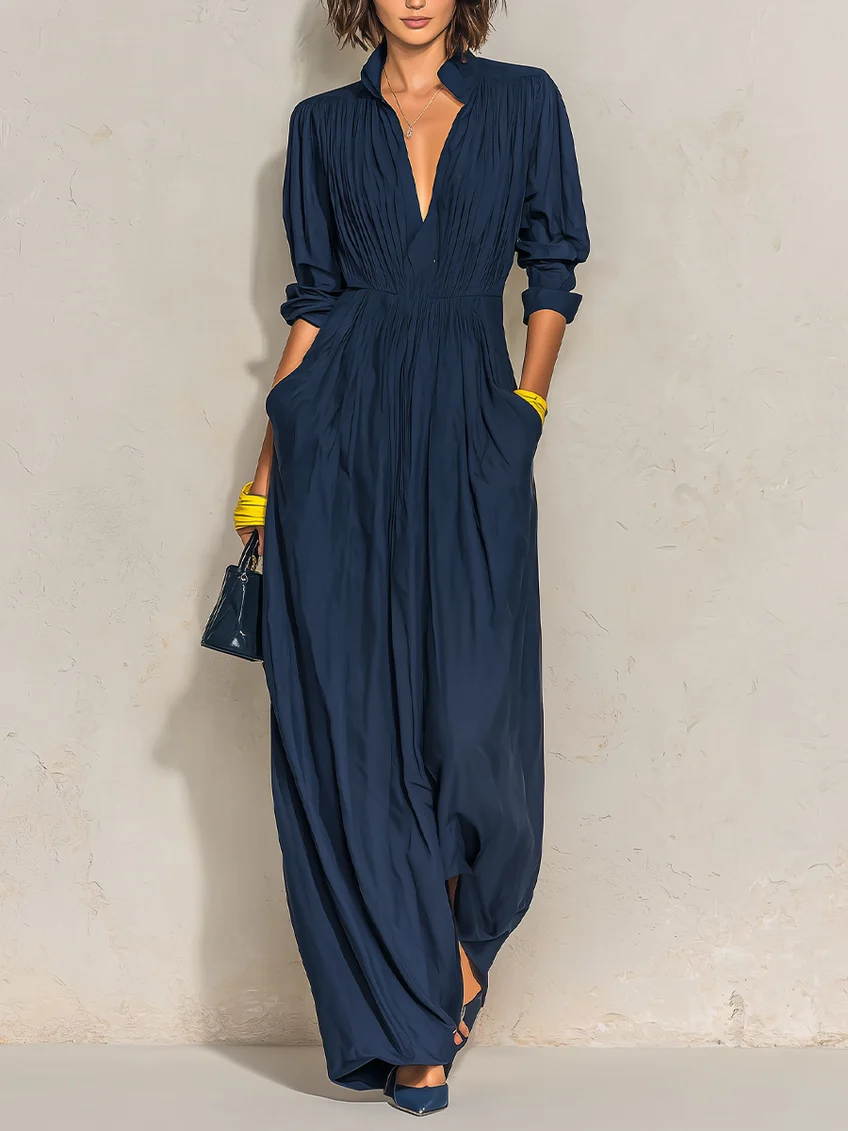 Alma | Vestito lungo plissettato blu navy con scollatura a V