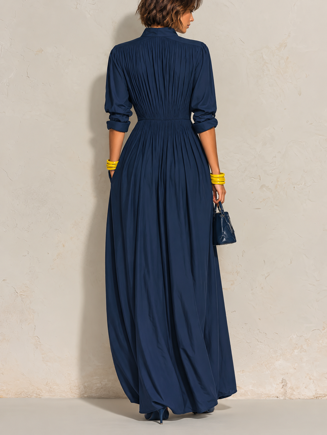 Alma | Vestito lungo plissettato blu navy con scollatura a V