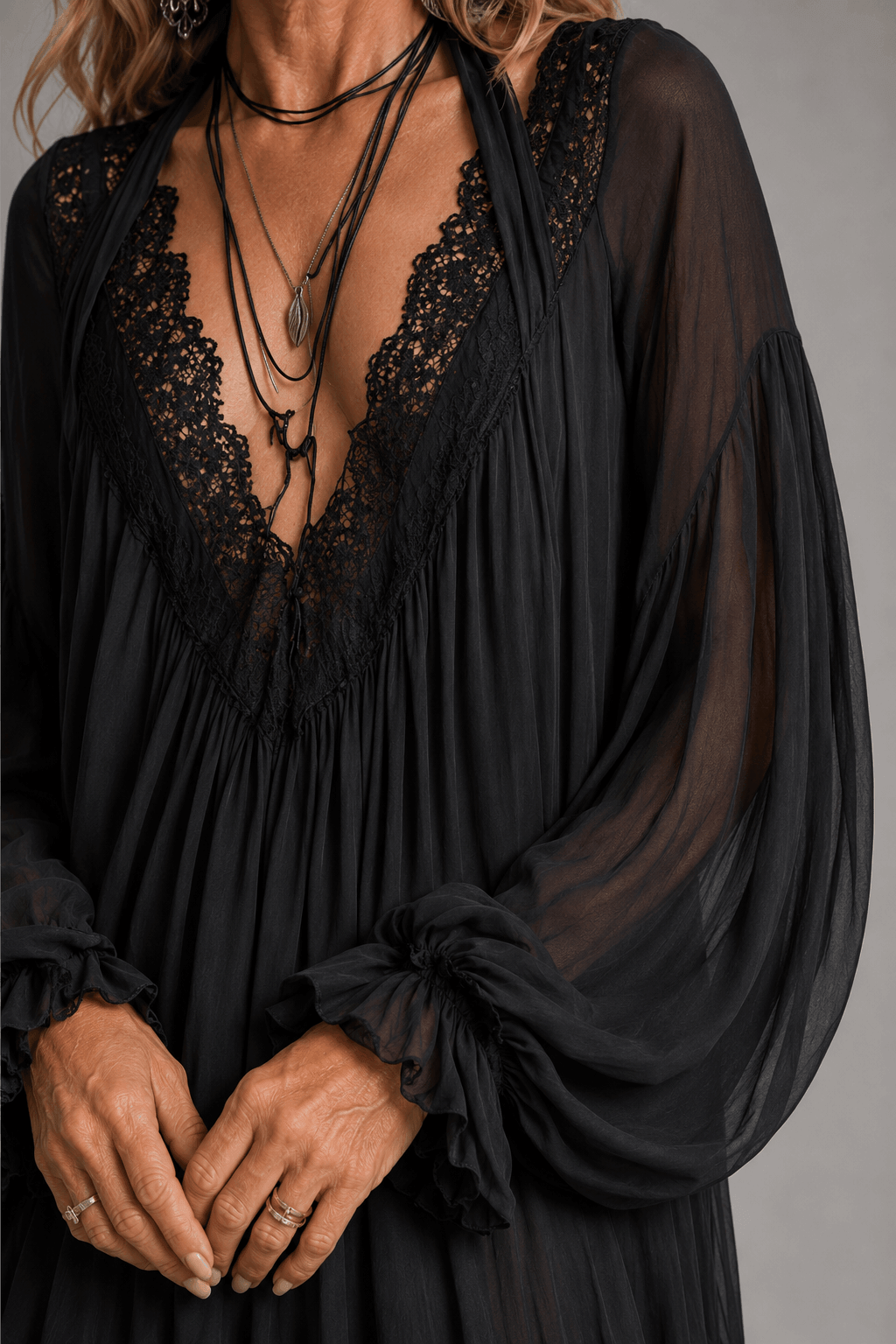 Elara™ | Abito Mini in Chiffon Nero con Scollo Halter